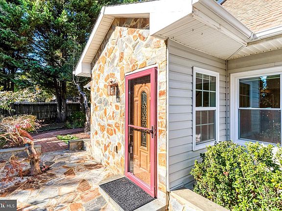 3rd image of 9720 Five Oaks Rd