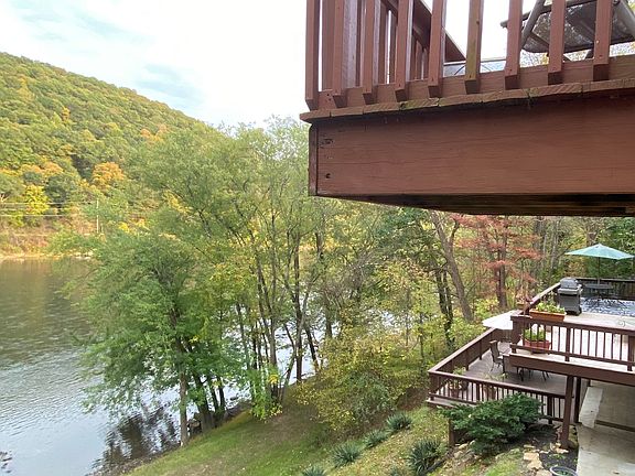 4th image of 1154 River Dr #1156