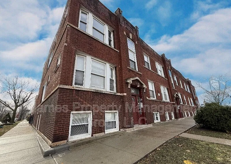 1 bed, 1.0 bath, 900 sqft, $1,300 — Photo 2
