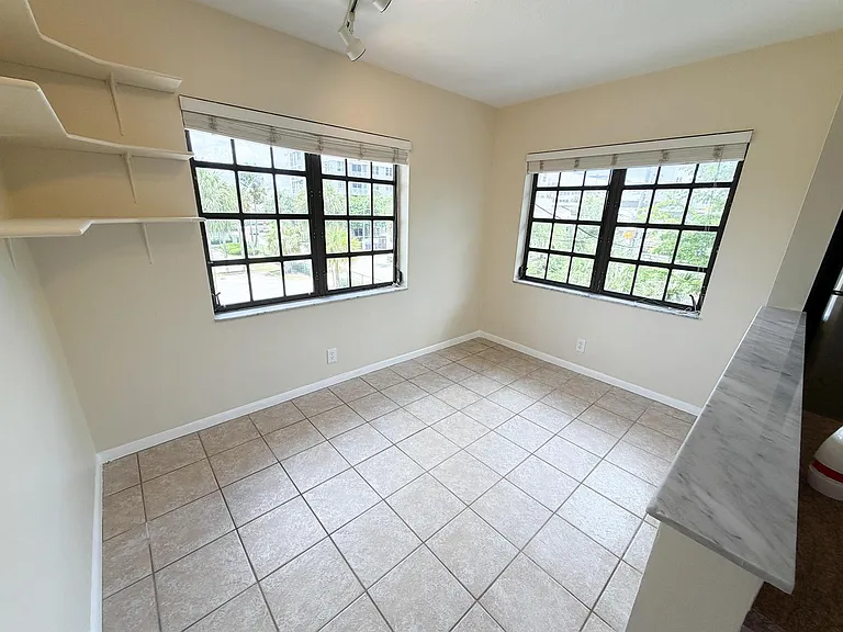 917 NE 16th Ave #16 — Photo 9
