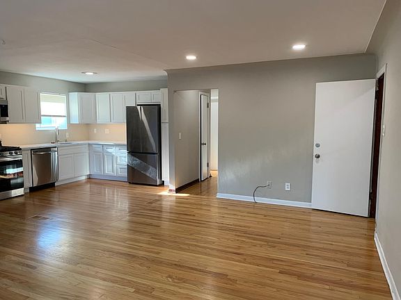 4th image of 7107 Dartmouth Ave