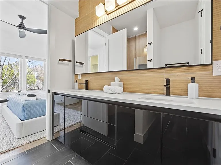Markham St SW — Photo 28