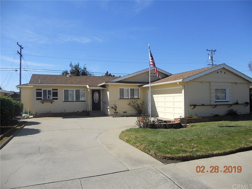 1st image of 605 S Lucas Dr