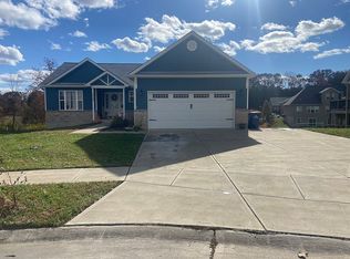 1958 Heritage Farms Dr, Pacific, MO 63069