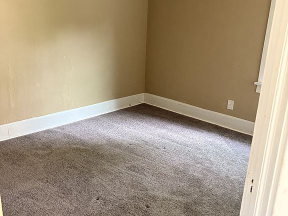 5th image of 285 Malleable St