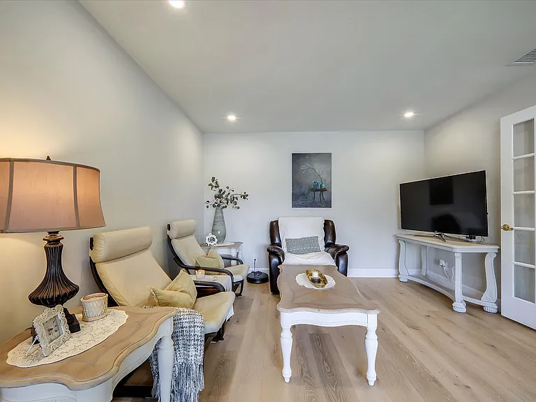 6237 Hancock Ave — Photo 10