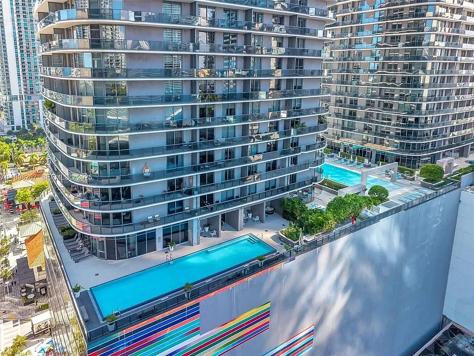 1 bed, 609 sqft, $3,200 — Photo 2