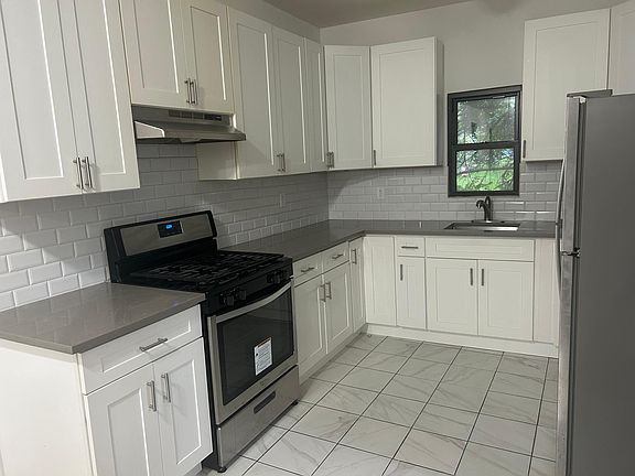 2nd image of 270 Glen Ave #1