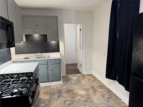 2nd image of 126 Charles St