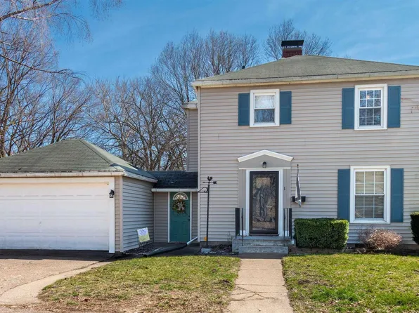 1 Westwood Ln, Clinton, IA 52732