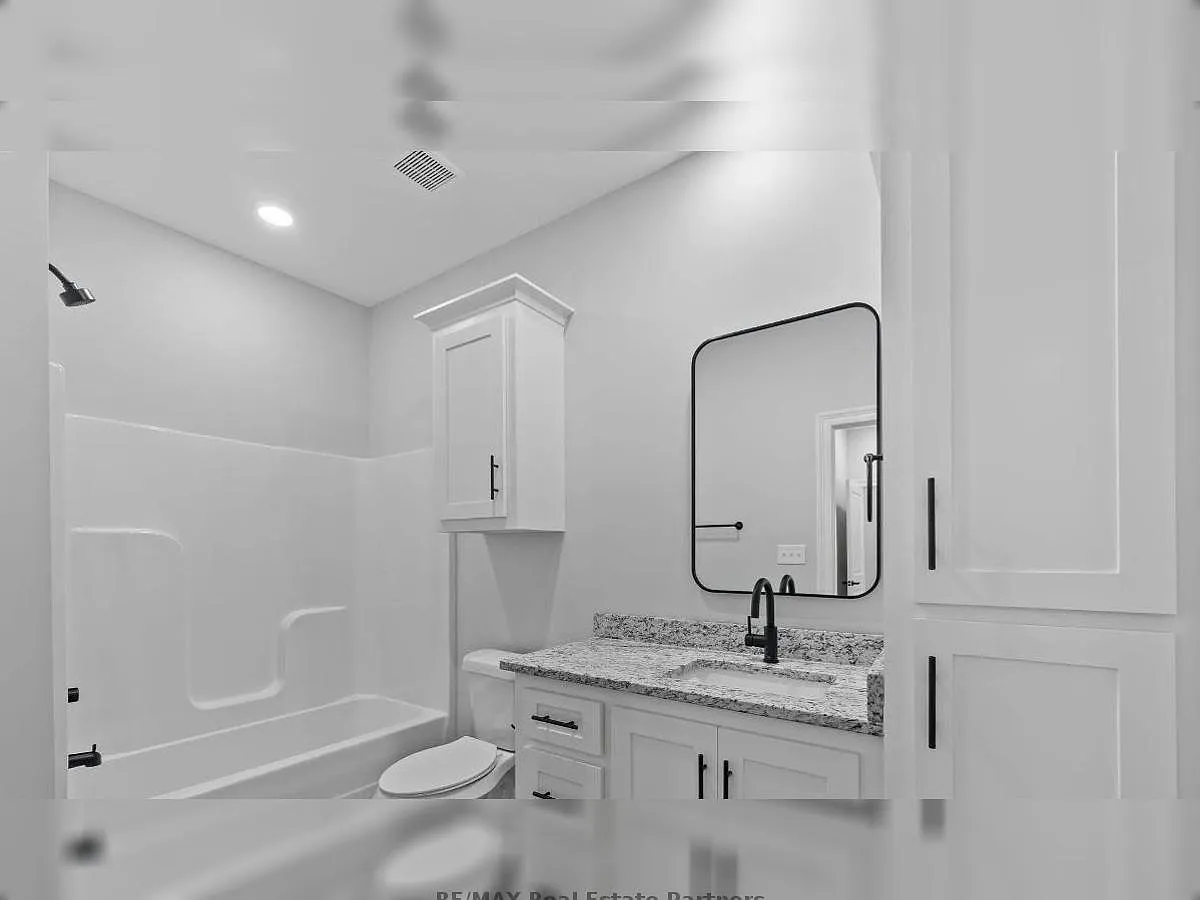 3 bed, 1350 sqft, $1,850 — Photo 2