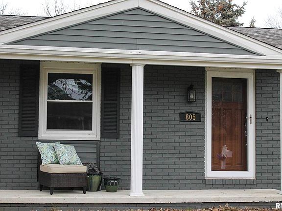 3rd image of 805 Curtis Ct