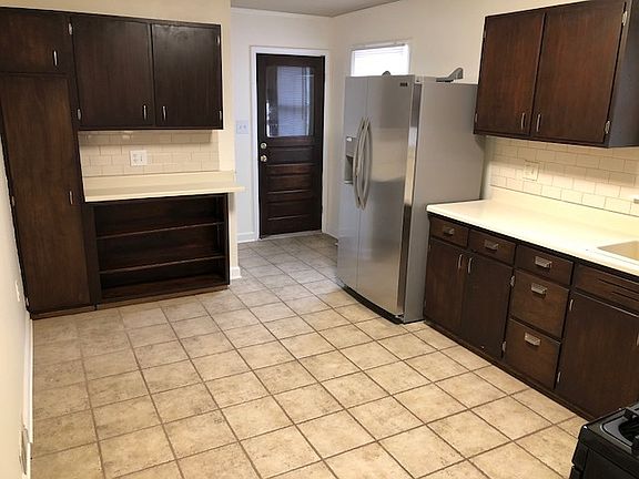 4th image of 194 Ann St