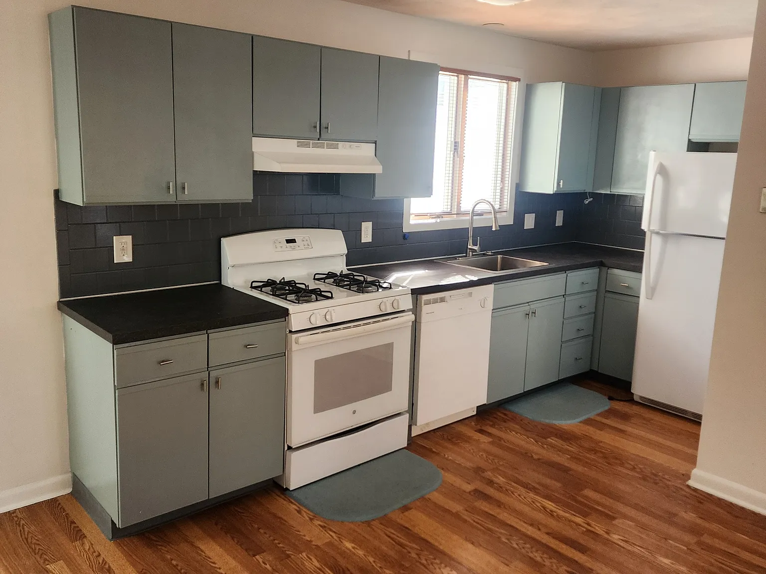 2 bed, 1.5 bath, 1106 sqft, $2,200 — Photo 4