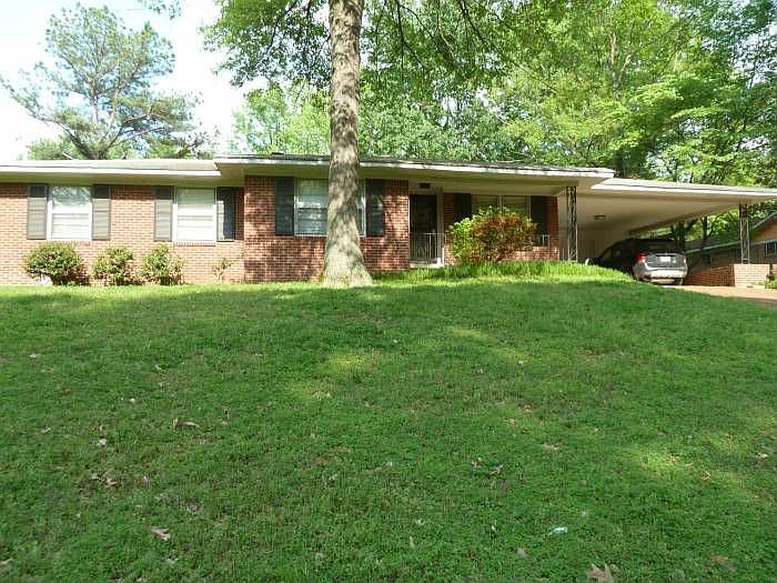 1-Level Brick on 1/2 Acre