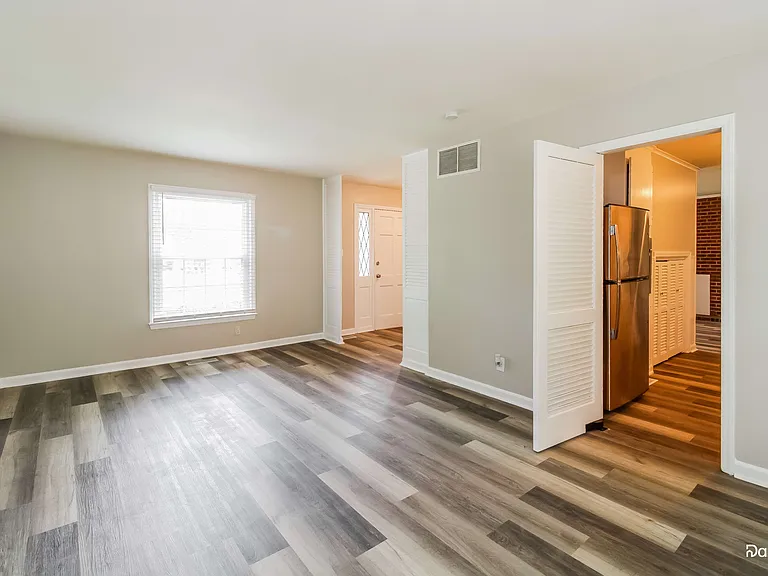 2214 Cheltenham Blvd — Photo 5