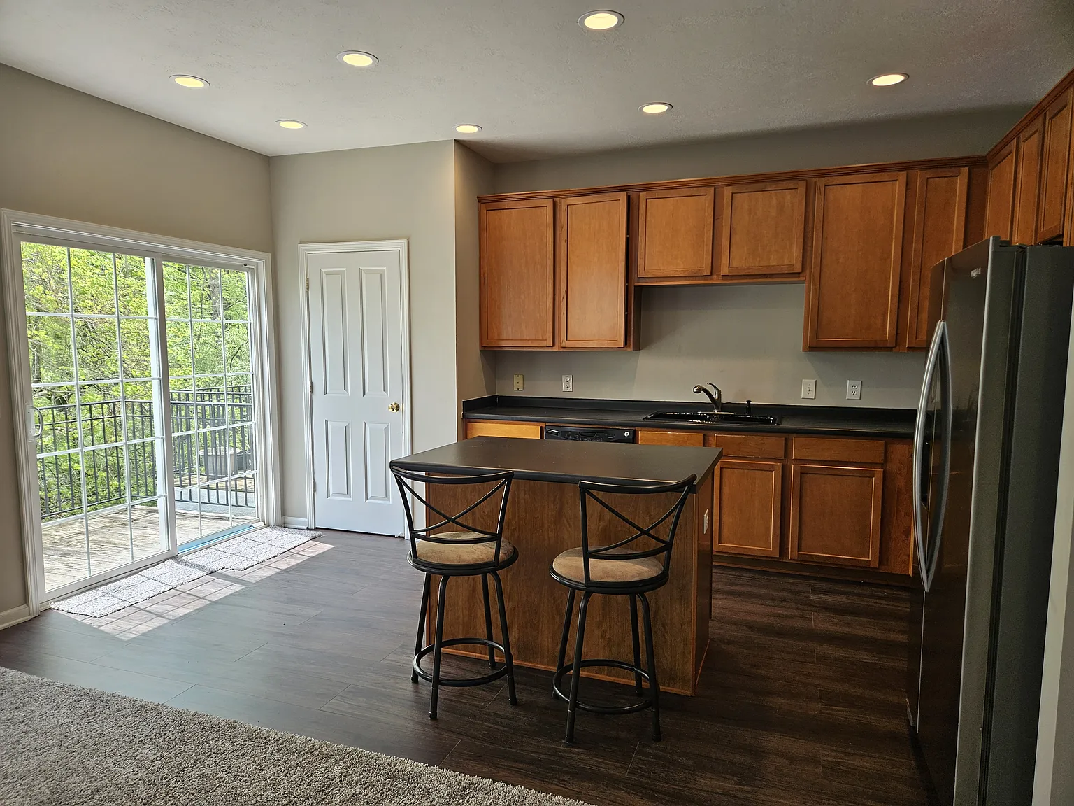 3 bed, 3.5 bath, 2520 sqft, $2,400 — Photo 4