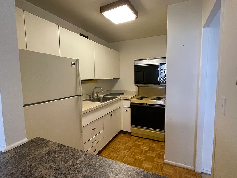 4250 N Marine Dr #1003 — Photo 18