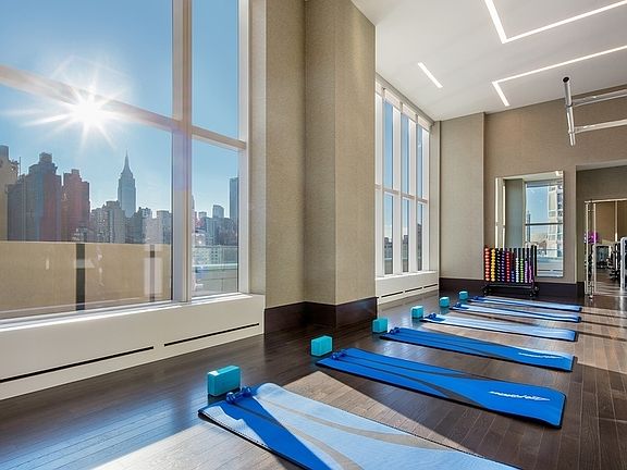 3rd image of 555 10th Ave APT 19F