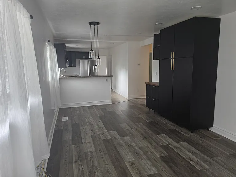 1165 E 2700 S — Photo 33
