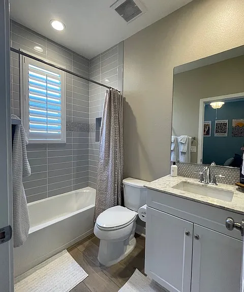 Second bedroom with ensuite bathroom.