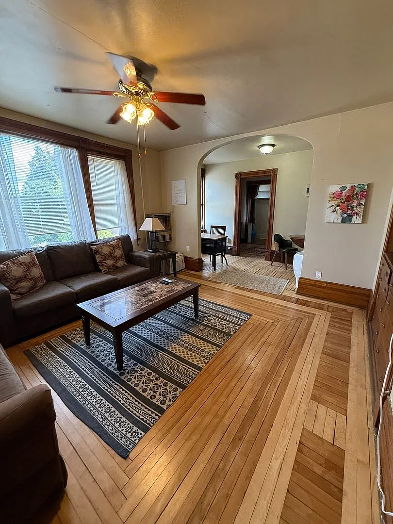 107 Monroe Ave — Photo 2