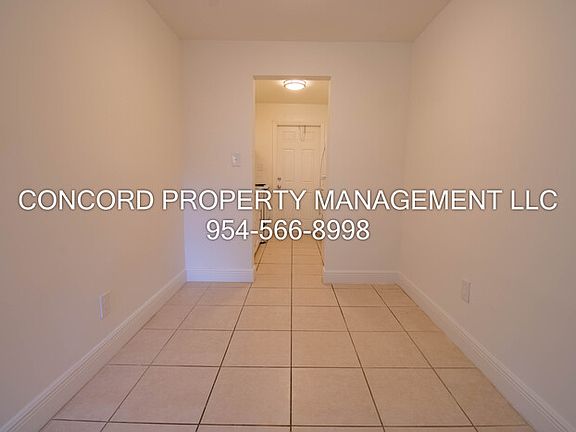 3rd image of 1831 Park Ln #3