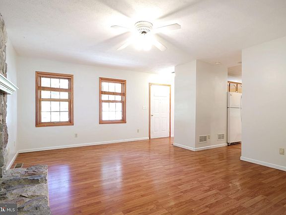 5th image of 220 Reichenbaugh Ln