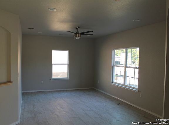 5th image of 5989 Midcrown Dr