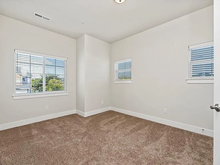 Ascent Townhomes — Photo 37