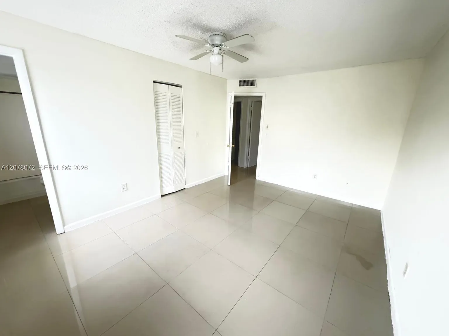 Brookfield Square Condo — Photo 3