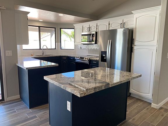 3rd image of 10938 W Bermuda Dr