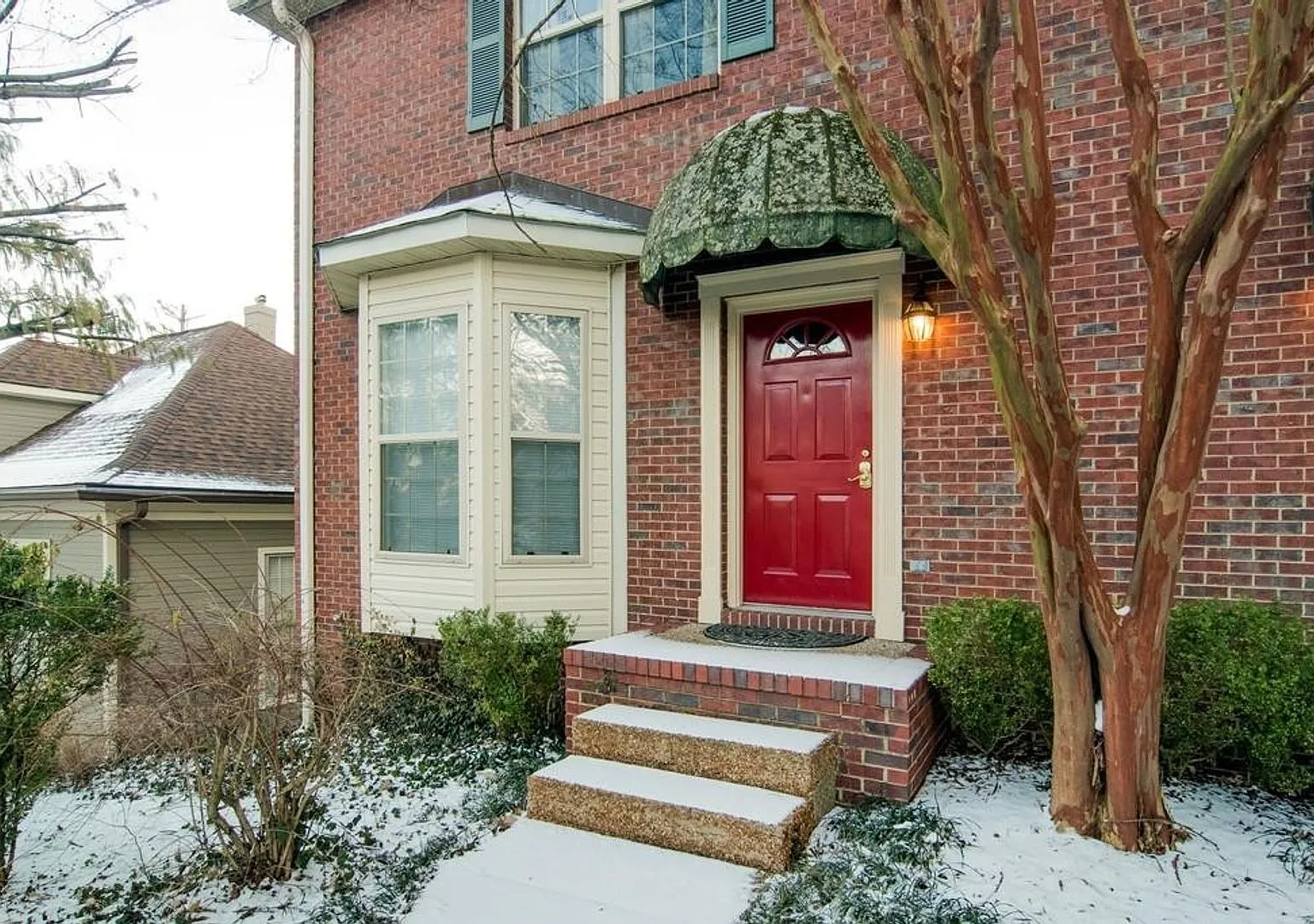 Beautiful 2BR/1.5BA home in a prime location within walking distance to West End and Vanderbilt U... — Photo 3