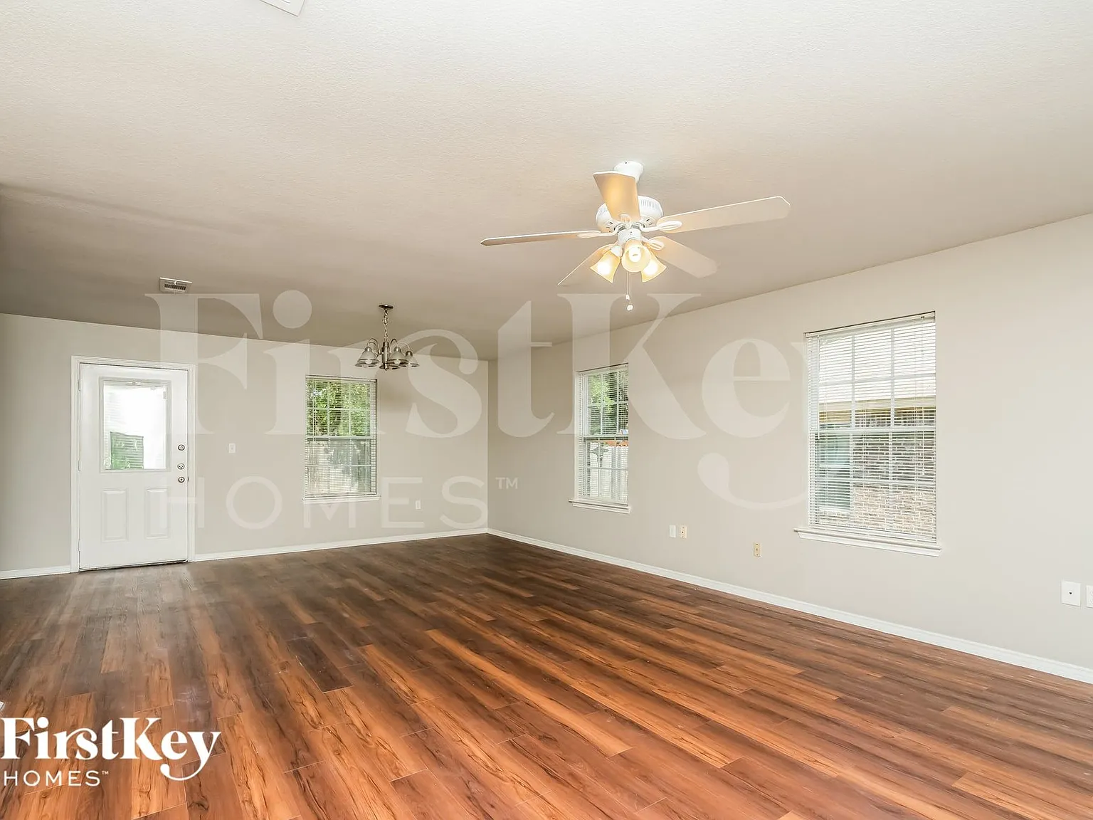 4 bed, 2.0 bath, 1593 sqft, $2,170 — Photo 2