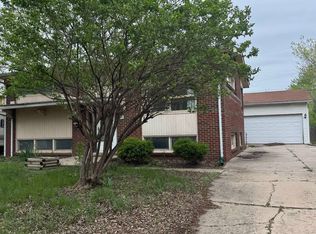 2215 S Bennett St, Wichita, KS 67213