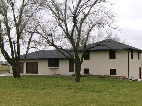 62 Walnut St, Garden City, MO 64747