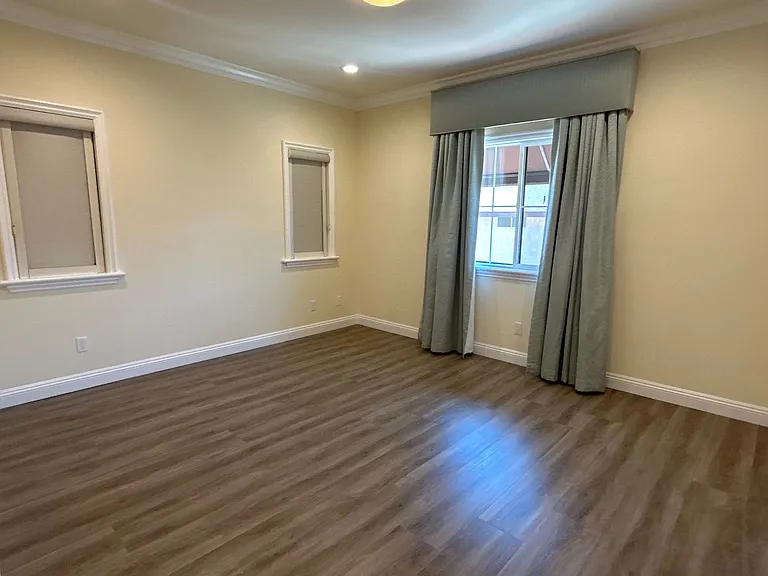5552 Welland Ave — Photo 15