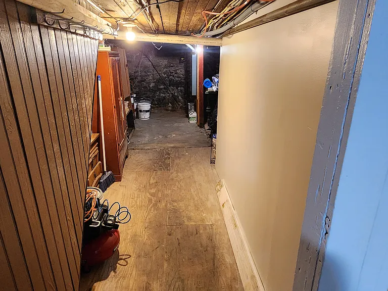 642 W Penn St — Photo 32