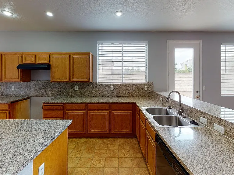 377 Ravensmere Ave — Photo 20