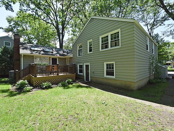 3rd image of 102 Canterbury Dr