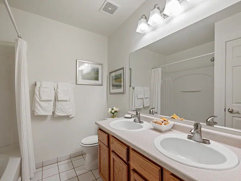 Metropolitan West Goshen — Photo 22