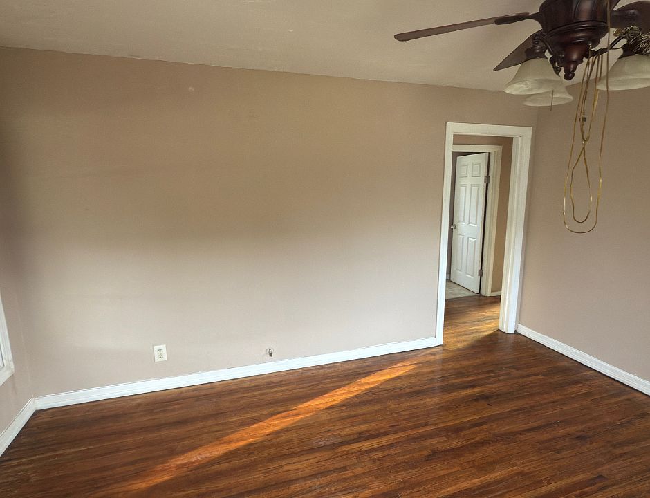 2nd image of 1128 E Doddridge Ave