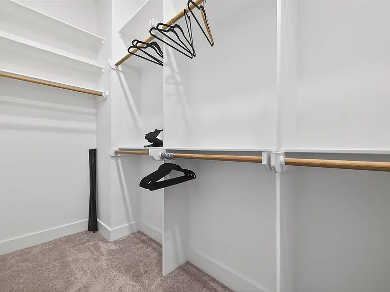 523 Schweikhardt St — Photo 21