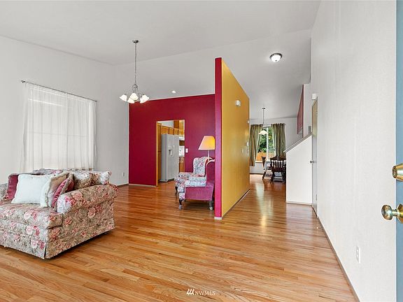 5th image of 2526 187th St E