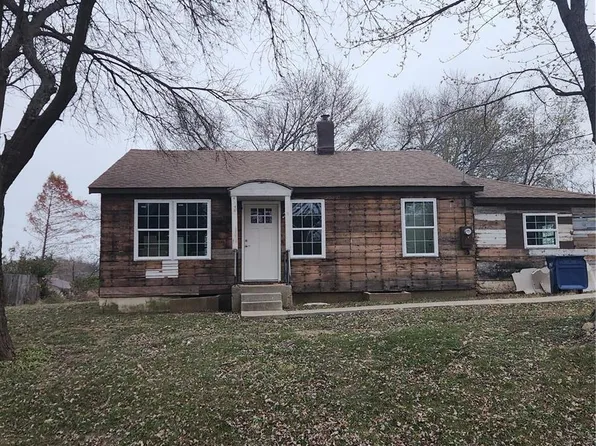 303 S Pine St, Dixon, MO 65459