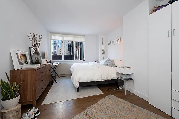 Rented by R New York | media 12