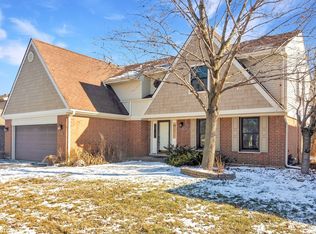 2225 N Dryden Ln, Arlington Heights, IL 60004