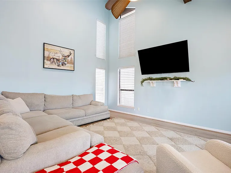 1114 Tiki Dr — Photo 11