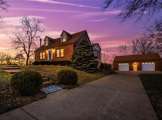 907 Victory Dr, Saint Louis, MO 63125