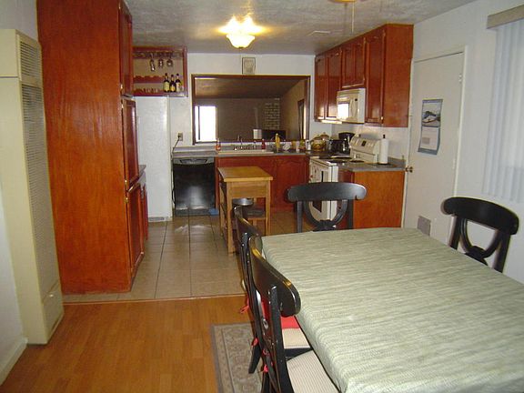 3rd image of 3924 Las Vegas Dr SW